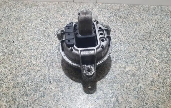 BMW 5 F10 F11 Engine mount bracket 6785601