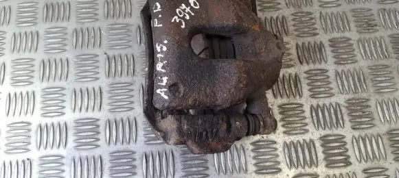 Toyota Auris 150 Front brake caliper