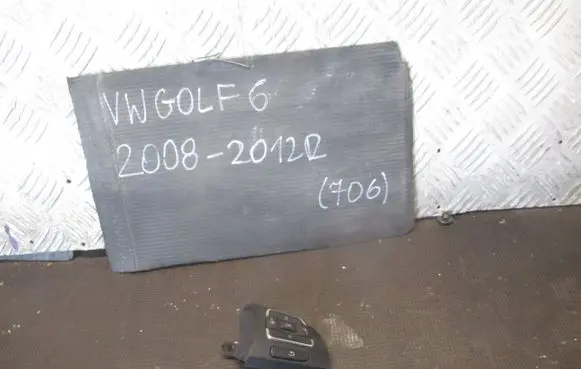 Volkswagen Golf VI Steering wheel buttons/switches 