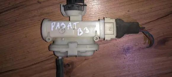 Volkswagen PASSAT B3 Central locking vacuum pump 357862153