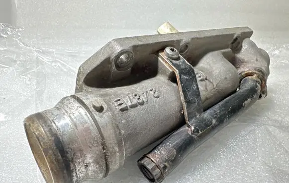 Audi A8 S8 D2 4D Thermostat/thermostat housing 07D121111P