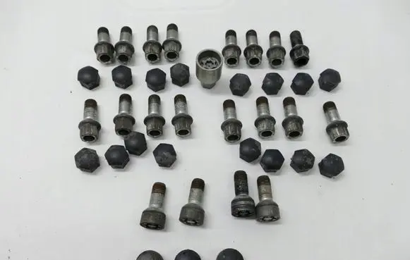 Seat Leon (1P) Nuts/bolts 