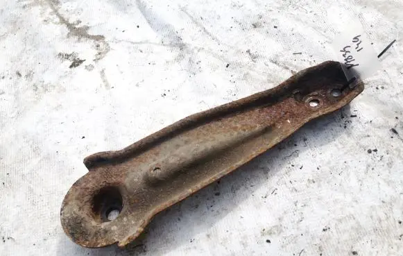 Nissan Murano Z50 Engine mounting bracket