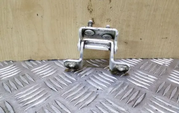 Chevrolet Captiva Tailgate/trunk/boot hinge