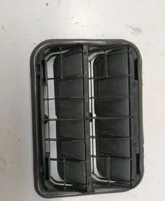 Opel Vivaro Quarter panel pressure vent 7700838358