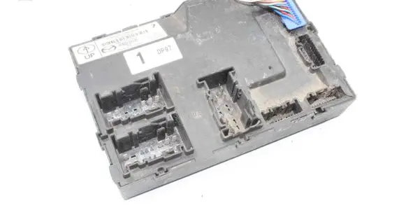 Mazda 2 Central body control module DP9767560A