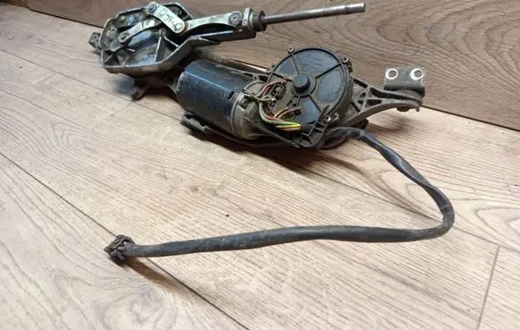 Mercedes-Benz S W140 Front wiper linkage and motor 0390341403