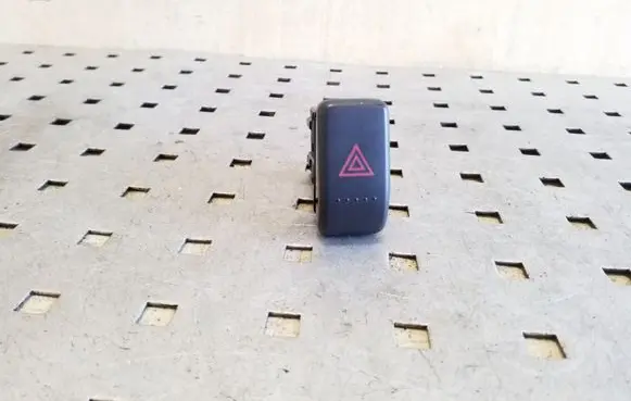 Honda CR-V Hazard light switch M19620