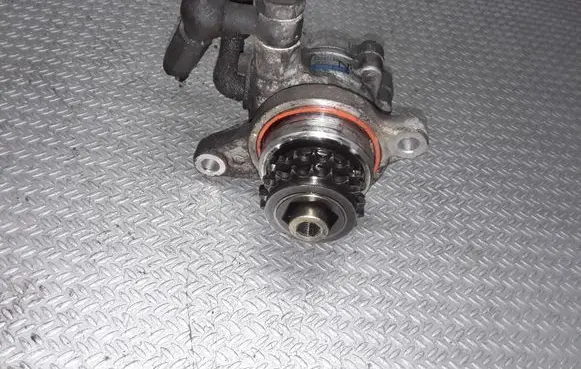 Nissan Primera Power steering pump 5M321