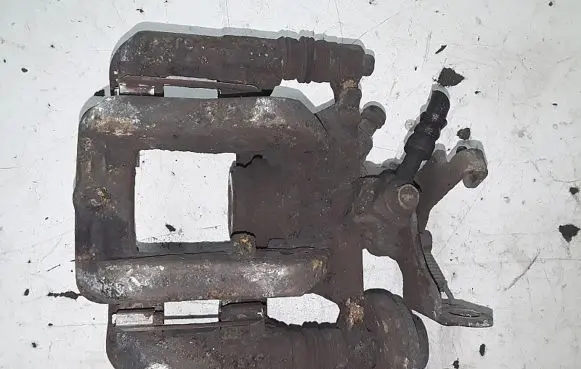 Opel Zafira B Rear brake caliper