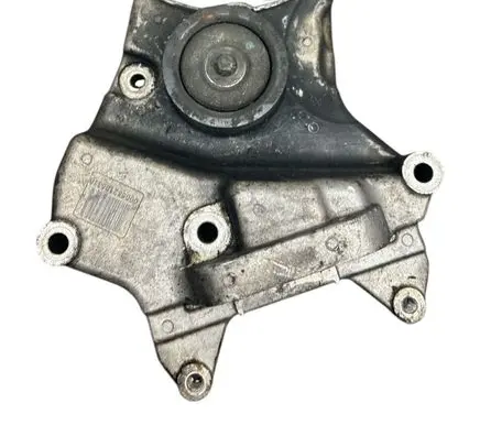 Opel Zafira B Engine mounting bracket 55210531