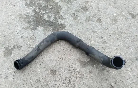 Intercooler hose/pipe