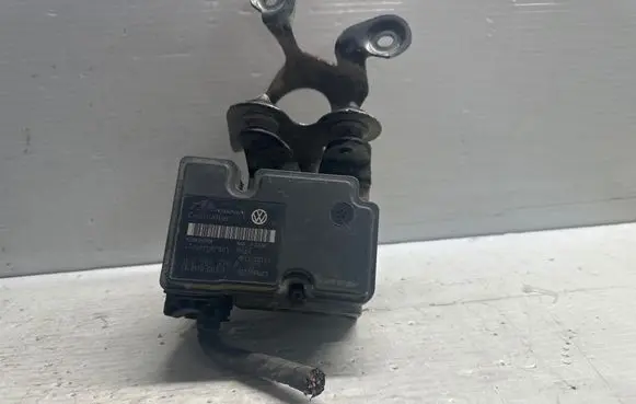 Skoda Octavia Mk2 (1Z) ABS Pump 1K0907379P 00009496E5
