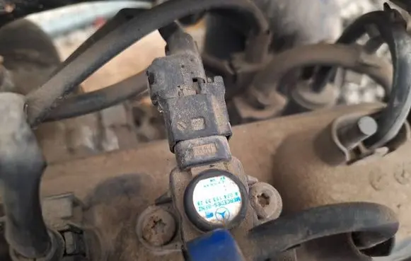 Mercedes-Benz B W245 Air pressure sensor a0041533328