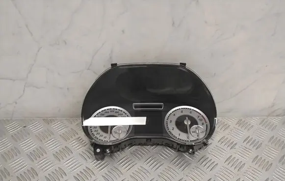 Mercedes-Benz A W176 Speedometer (instrument cluster) A1769008901