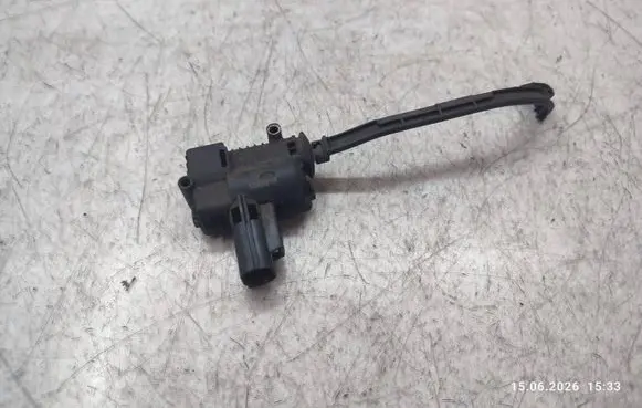 Jaguar XE Fuel tank cap lock