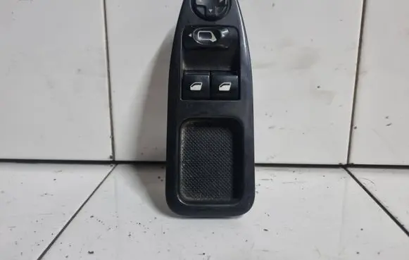 Toyota Proace Electric window control switch E3063902 000392902