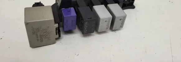 Toyota Avensis T250 Fuse module 9008087019