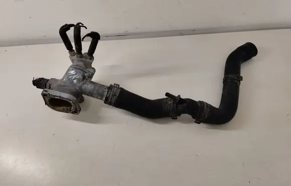 Volkswagen Golf IV Engine coolant pipe/hose 038121133A