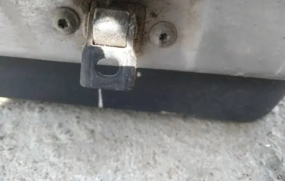Skoda Octavia Mk2 (1Z) Rear door check strap stopper