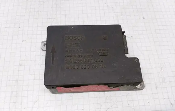 Mercedes-Benz E W124 Airbag deployment crash/impact sensor 0285001050 0038200610