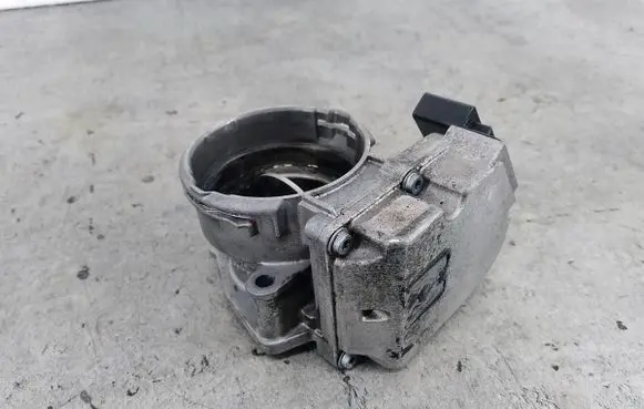 Audi A4 S4 B7 8E 8H Throttle body valve 03G128063V