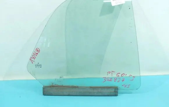 Volkswagen Golf III Rear side window IMPRK1302680