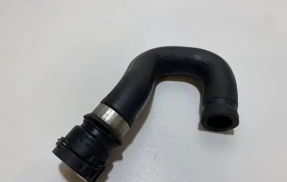 BMW 5 E39 Engine coolant pipe/hose