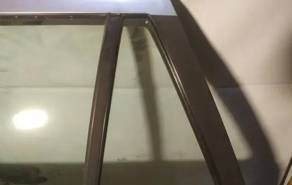 Peugeot 406 Rear vent window glass as2