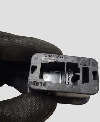 Volvo V70 Tailgate/boot open switch button 31412055