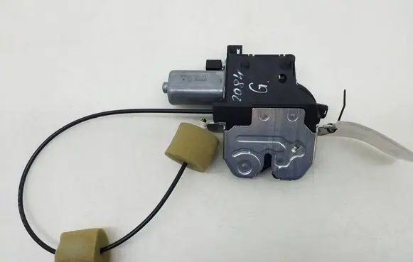 Loading door lock