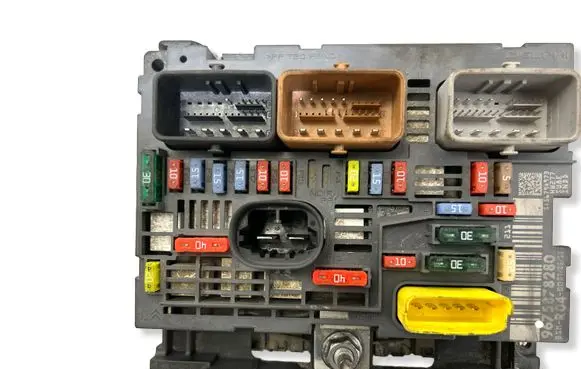 Peugeot Partner Fuse module 9675878280