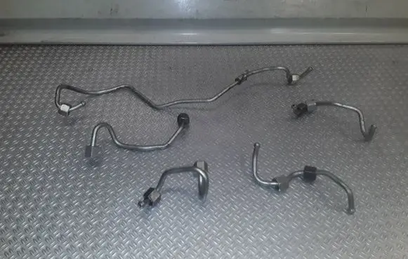 Mazda 6 Fuel injector supply line/pipe 
