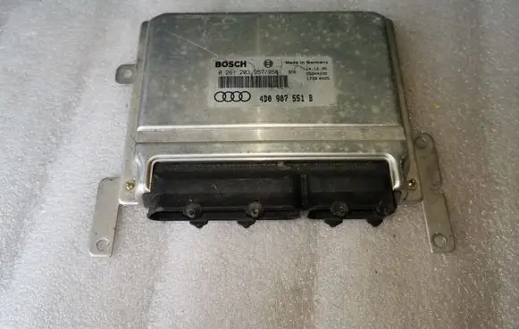 Audi A6 S6 C4 4A Engine control unit/module 4D0907551B 0261203957 0261203958