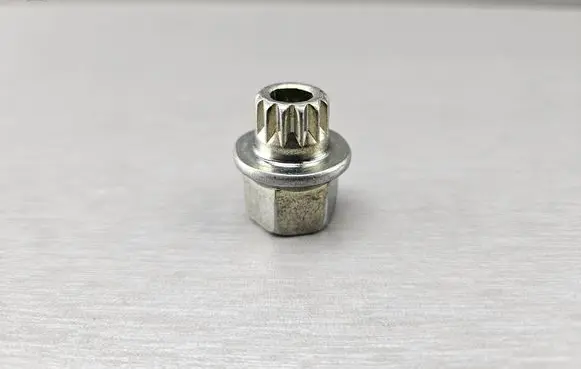 BMW 3 E90 E91 Anti-theft wheel nuts and lock 6765543 36136765543 0406355