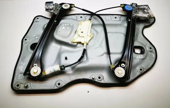 Nissan 370Z Front door electric window regulator 915517102 915517