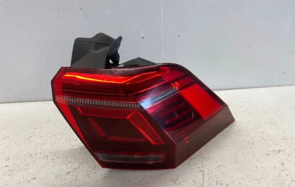 Volkswagen Tiguan Rear/tail lights 5NA945208J 0021498908