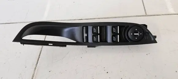 Ford Focus Electric window control switch AM5T14A132CA