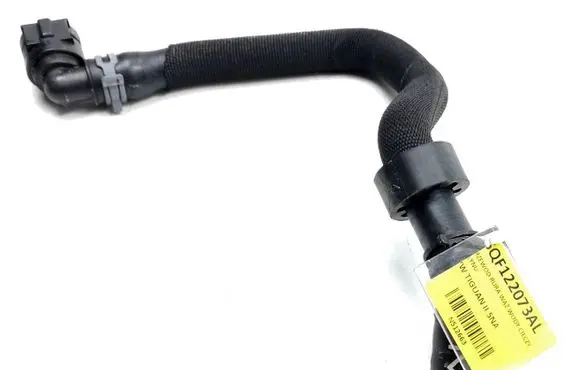 Engine coolant pipe/hose