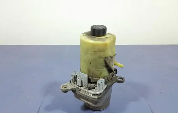 Ford Focus C-MAX Power steering pump 4M5113K514CC