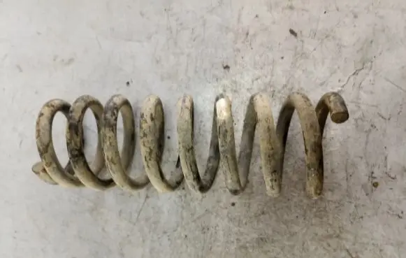 Suzuki Grand Vitara I Front coil spring AK765D10