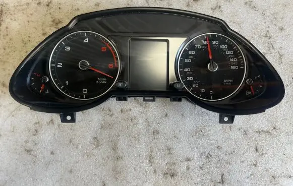 Audi Q5 SQ5 Speedometer (instrument cluster) 8R0920982A 8R0920982