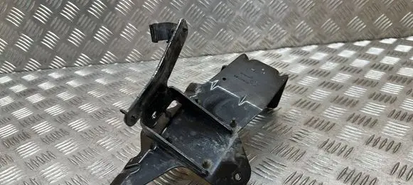 Mini One - Cooper F56 F55 A/C compressor mount bracket 6998123 699812303 19454010