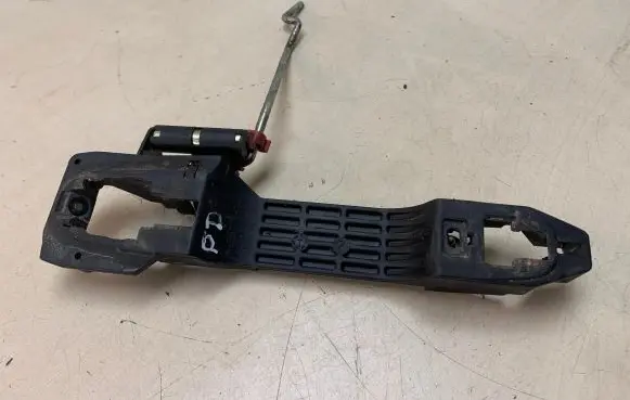Toyota Avensis T250 Front door exterior handle/bracket 242302