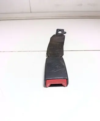 Middle seatbelt (rear)