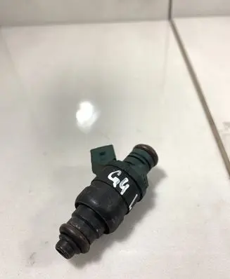 Volkswagen Golf IV Fuel injector 037906031AA