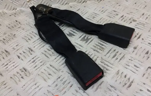 Nissan X-Trail T31 Middle seatbelt buckle (rear)