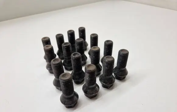 BMW 2 Active Tourer U06 Nuts/bolts 