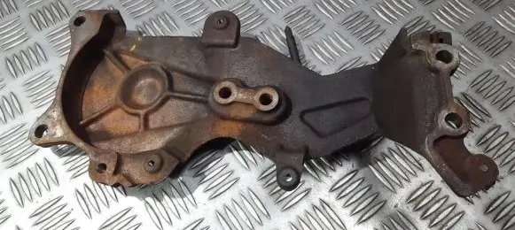Toyota Avensis T220 Engine mounting bracket
