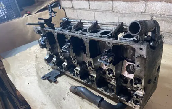 Volkswagen Transporter - Caravelle T5 Engine head 070103063D